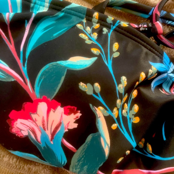 NWT Daisy Fuentes Black Floral Bandeau Bikini Top Size 6 - Picture 5 of 6